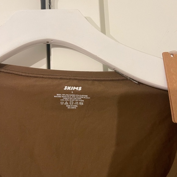 Skims Fits Everybody Tee - Picture 2 of 2